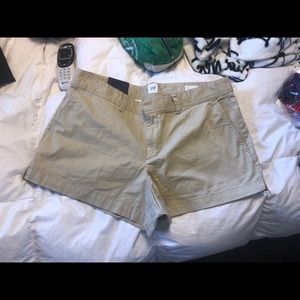 Brand New!! Khaki GAP Shorts 3” inseam Sz 14